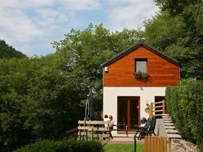 Cottage with a terrace and a magnificent view of the valley. - Image 4