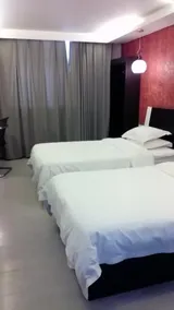 Fairyland Hotel Dongfeng Plaza - Image 4