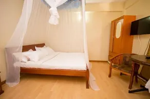Dans Hotel - Image 4