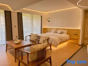 Riverside villa - Image 5