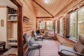 21Gs - Log Cabin - Pets Ok - Sleeps 6 - Image 3