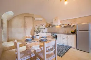 Love Nest with hot tub, hammam & outdoor cinema - Image 2