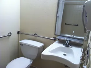 Muskogee Inn - Image 3