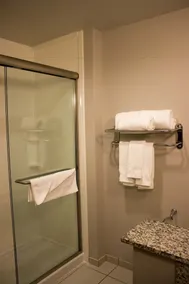 Holiday Inn Express and Suites Tahlequah - Image 3