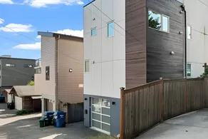 NEW 3BR Great Location Queen Anne W Rooftop - Image 4