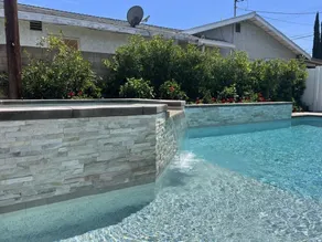 Beautiful Remodel 3 Bedroom 2 Bathroom Home With Pool & Jacuzzi - Image 4