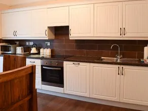 Craven House - Image 5