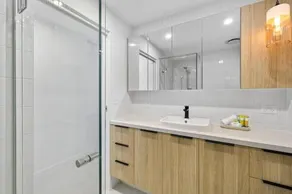 Stylish Apartment in Cotton Tree - Image 4