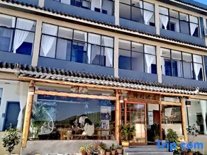 Red Land Warm Home Hostel - Image 2