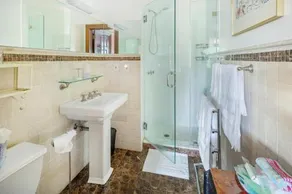 Manhattan Guest Suites - Image 3