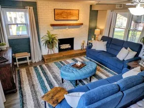 1908 Modern Farmhouse on large private treed lot - Image 4