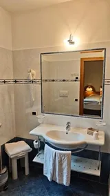 Hotel Roy - Image 5
