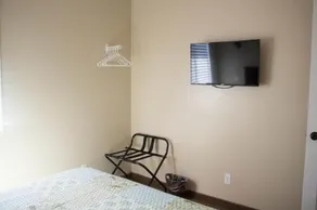 Henrie's Hideout - Image 5