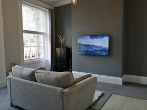 2-bed Flat in Hamilton Square - Image 5