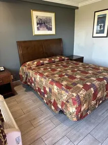 Passport Inn & Suites Corona - Image 5