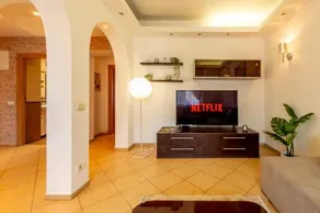 1BR Apt with Jacuzzi near Herastrau: Ideal Getaway - Image 5