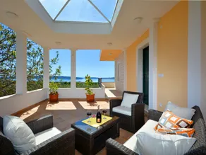 Villa in Kastel Luksic Near the Beach - Image 2