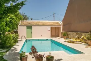 Espléndida villa con terraza, jardín y barbacoa - Image 2