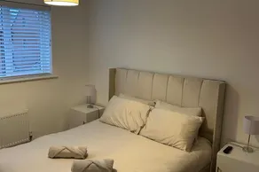 Tranquil Sheffield Retreat - 3 Bedroom House - Image 2