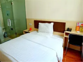 7 Days Inn Nanjing Road Pedestrian Street - Image 2