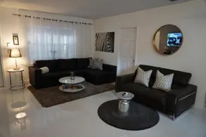 House Number 385 Miami - Image 2
