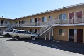 Top Hat Motel - Image 5