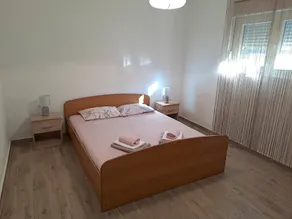 Beachfront Apartment Green Pine - Image 3