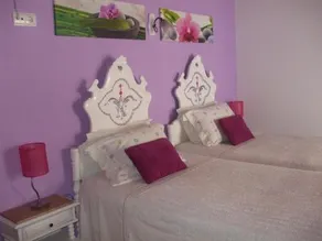 Dinas Guesthouse - Image 2