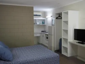 Sunbird Motel - Image 4