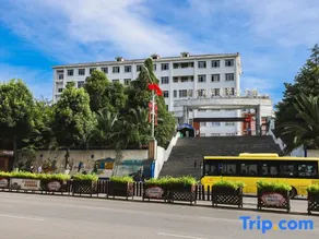 Zhenning Another Spring Hotel - Image 4