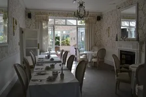 Cranleigh Hotel - Image 5