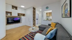 Aurelia's Stylish Place with free parking - Image 2