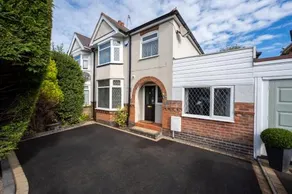 Mulberry House - Luxurious and Modern 4-Bed in Solihull near NEC,JLR, Airport, Resorts World, HS2 - Image 5