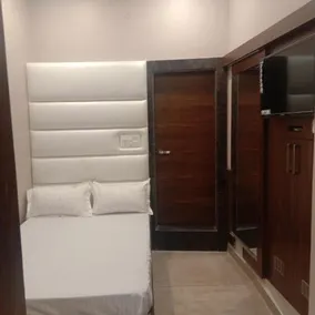 Hotel Lovely - Image 3