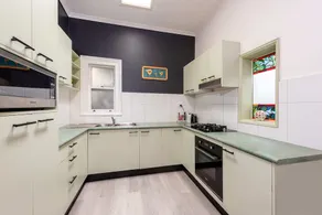 Unique 2BR Converted Storefront APT in Alphington! - Image 5