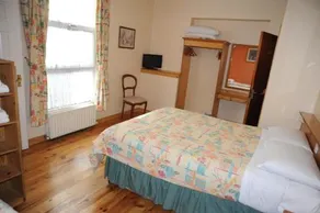 Laune & Taylors Bar B&B - Image 2