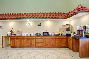 Super 8 by Wyndham Forrest City AR - Image 2