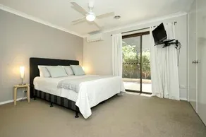 Garden City Luxury Apt - Image 5