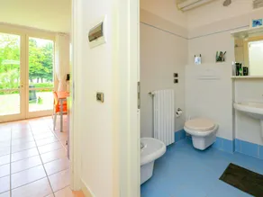 Apartment Close to the Lake in Residence With Swimming Pool - Image 2