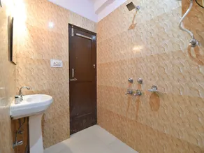 Hotel Kartik by OYO Rooms - Image 5