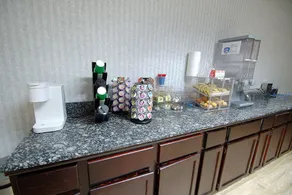 Economy Inn & Suites Rocky Mountain - Image 5