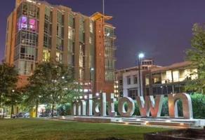 Midtown Luxury/Main Street Wonder - Image 2