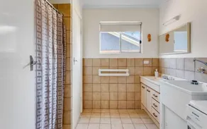 Great family holiday home only minutes walk to the beach! - Image 2