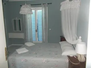 Iris Apartments - Image 2