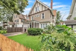 Beautiful 4BR 2 Bathroom House with Parking - Image 4