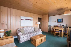 Holiday House - Image 2