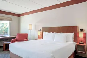 La Quinta Inn & Suites by Wyndham Miami Cutler Bay - Image 2