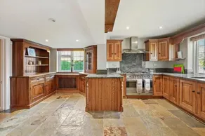 6 Bed Countryside Mansion With Tennis Court & Swimming Pool with Parking - Image 2