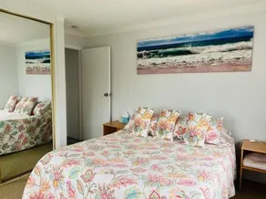 Beachside spacious unit with a large verandah - Image 2