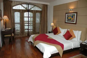 Golden Palms Hotel & Spa Sylverton - Image 1